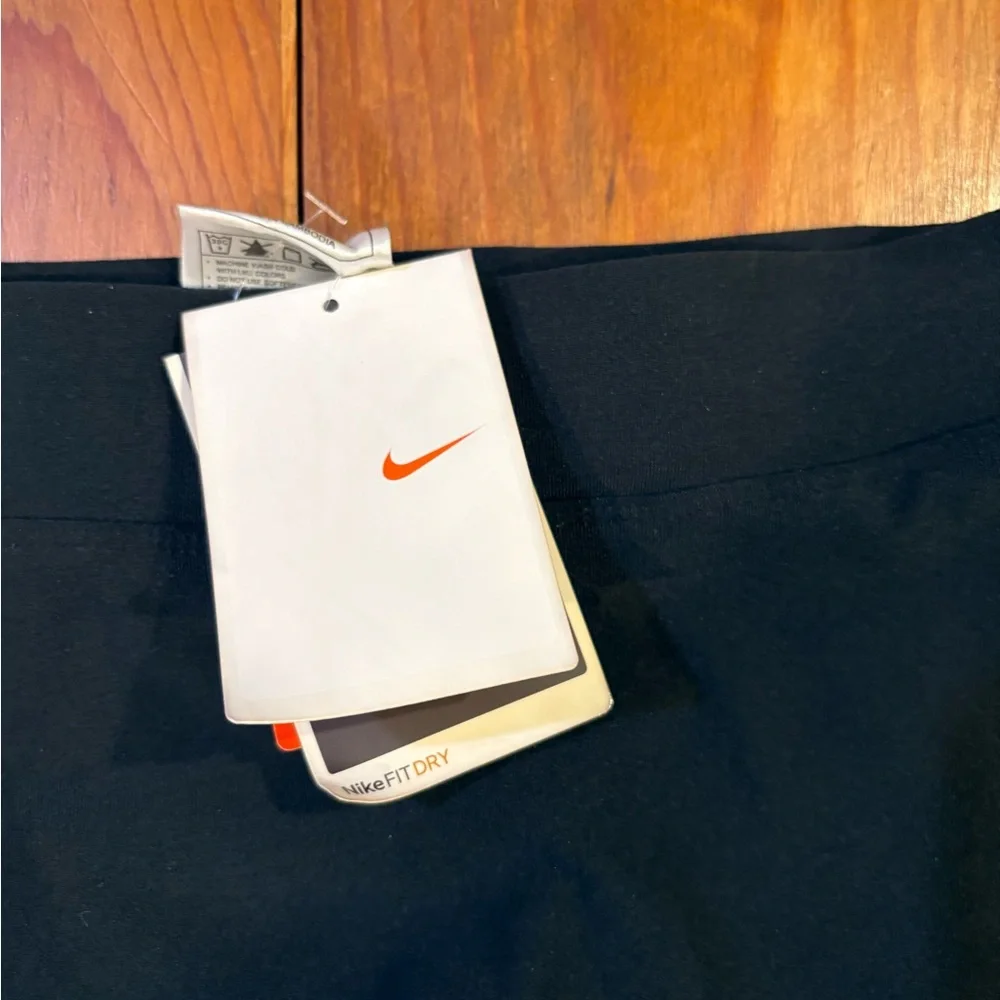 NWT Nike Women Running Skirt with Built In Shorts Skort Black Small - Picture 4 of 7